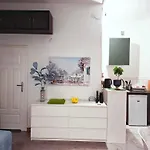 Sun Apartment *